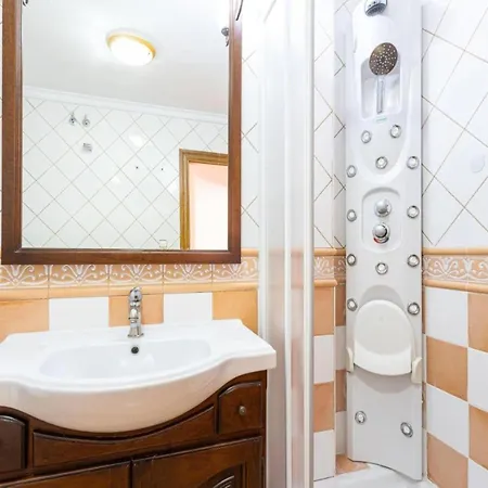In Near Sea Beach, Cleaning Included Apartment Nerja
